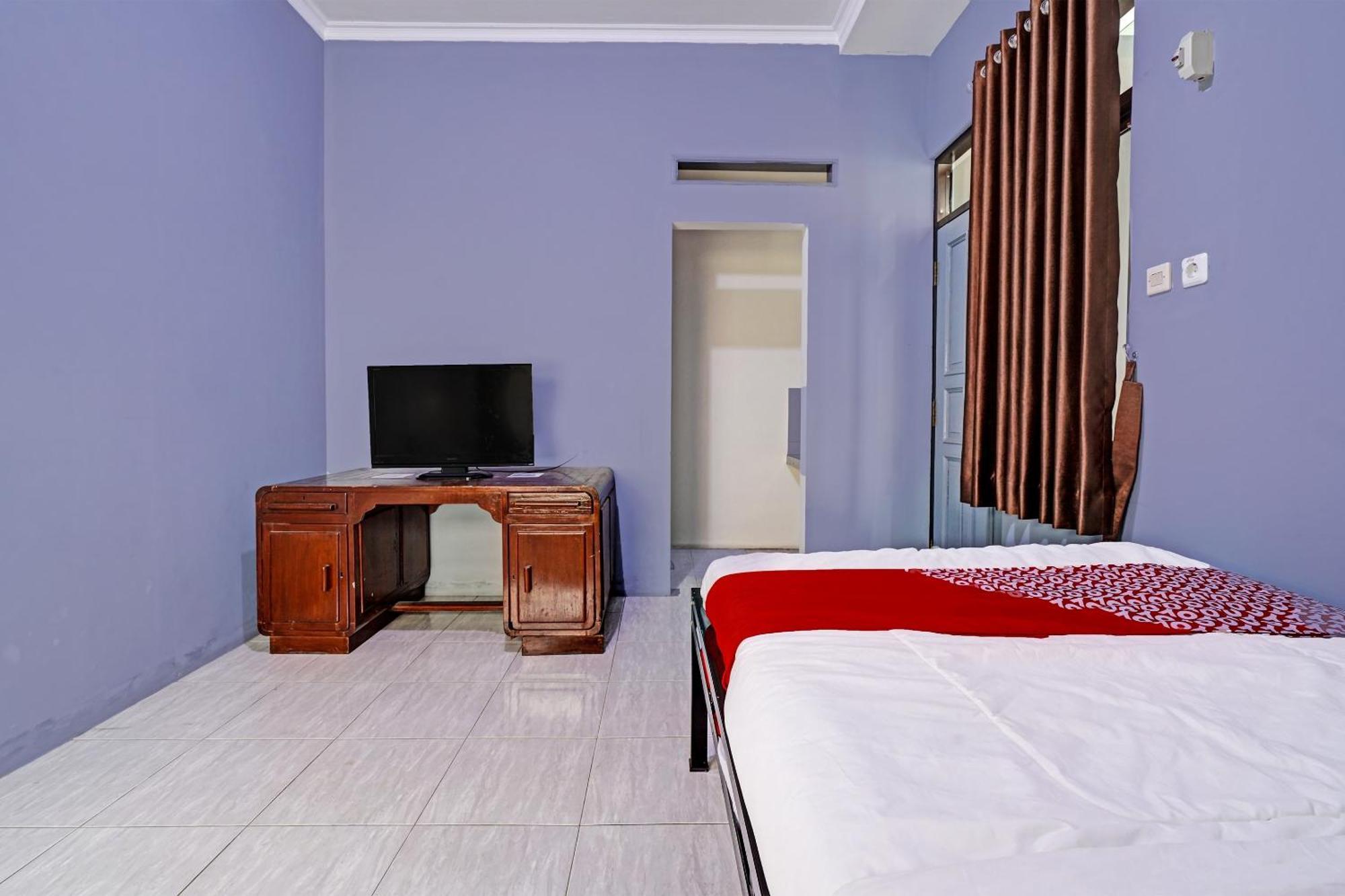 Oyo Life 91592 Aaliya Guest House Syariah Lebakwangi Exterior photo